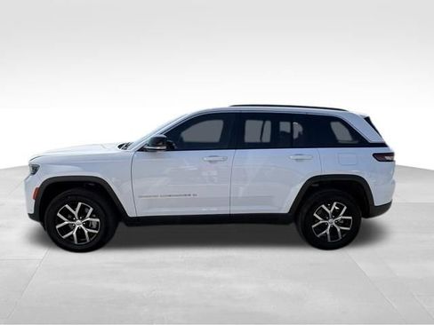 Used 2025 Jeep Grand Cherokee Limited w/ Luxury Tech Group II AWD/4WD image 12