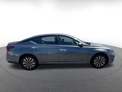 Used 2025 Nissan Altima 2.5 SV image 16