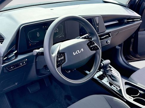New 2025 Kia Niro LX image 4