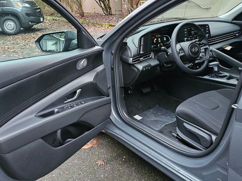 New 2026 Hyundai Elantra SE image 17