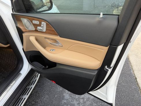 Used 2025 Mercedes-Benz GLS 450 4MATIC image 15