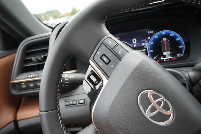 Used 2025 Toyota Crown Signia AWD/4WD image 28