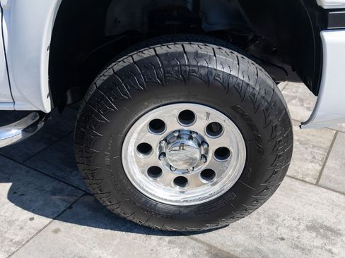 Used 2005 GMC Sierra 2500 SLE w/ Heavy-Duty Power Package image 27