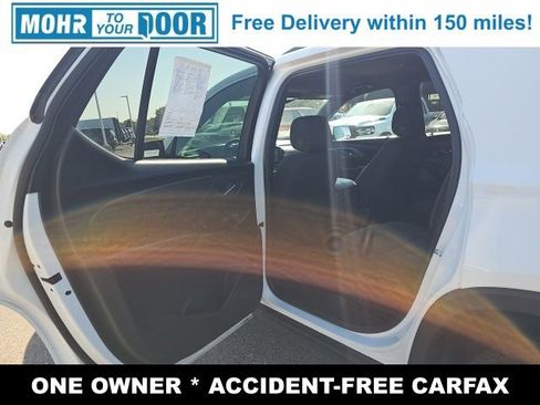 Used 2023 Chevrolet Traverse LT image 36