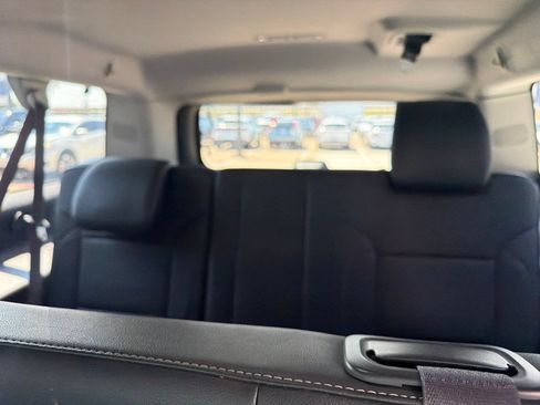 Used 2015 Chevrolet Suburban LT w/ Luxury Package AWD/4WD image 13
