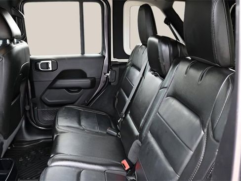 Used 2020 Jeep Wrangler Unlimited Sahara image 15