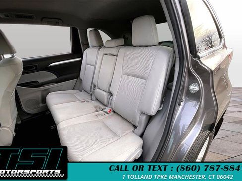 Used 2016 Toyota Highlander LE AWD/4WD image 25