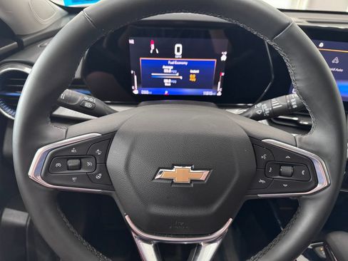 Certified 2025 Chevrolet Trax LT w/ Driver Confidence Package FWD image 13