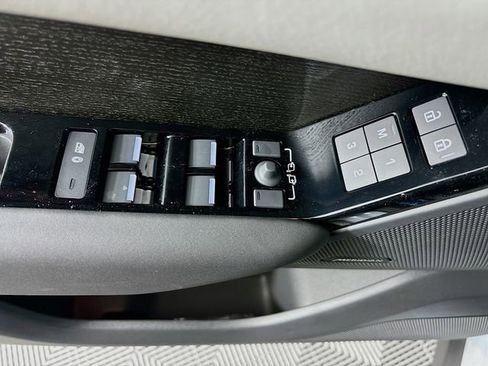 New 2026 Land Rover Range Rover Velar Dynamic SE image 19