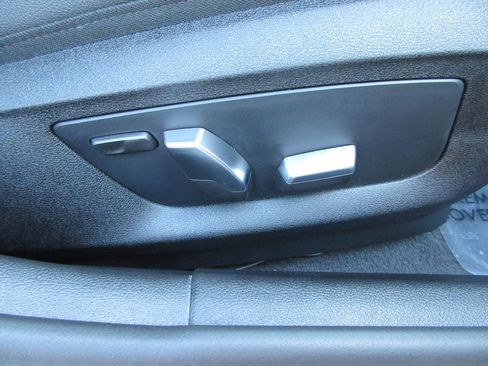 Used 2023 BMW 530e w/ M Sport Package image 25