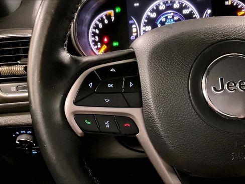 Used 2021 Jeep Grand Cherokee Laredo AWD/4WD image 23