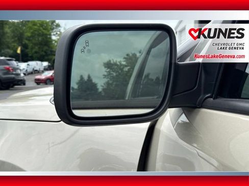 Used 2017 Ford Explorer XLT w/ Equipment Group 202A AWD/4WD image 21