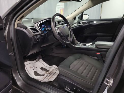 Used 2020 Ford Fusion SE image 13