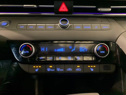 Used 2025 Hyundai Elantra SEL image 35