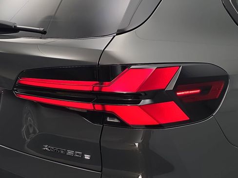 New 2026 BMW X5 xDrive50e w/ M Sport Package AWD/4WD image 33