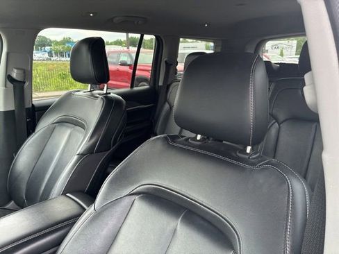 Used 2023 Jeep Grand Cherokee L Limited RWD image 9