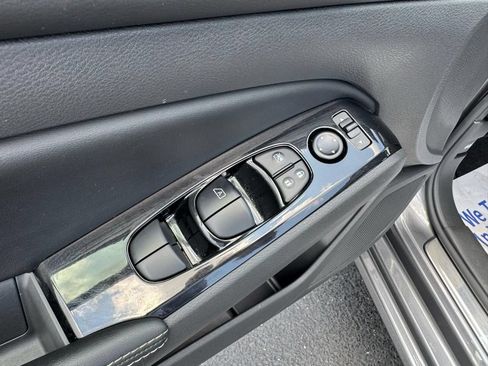 Used 2024 Nissan Altima 2.5 SL FWD image 12