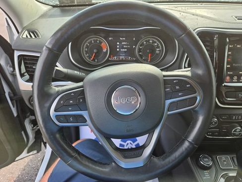 Used 2019 Jeep Cherokee Limited AWD/4WD image 3