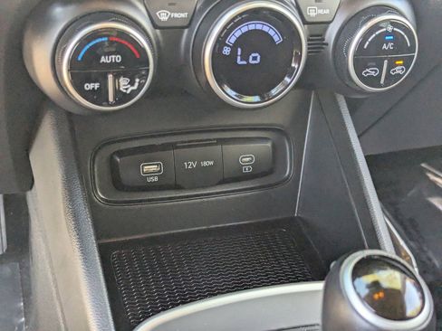 Used 2025 Hyundai Venue SEL image 27