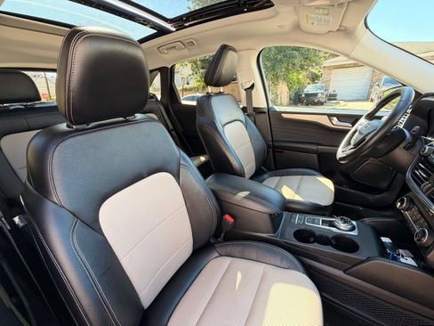 Used 2022 Ford Escape Titanium w/ Titanium Premium Package FWD image 25