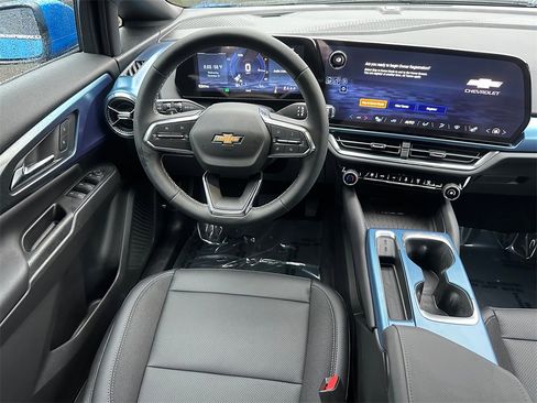 New 2026 Chevrolet Equinox EV LT image 17