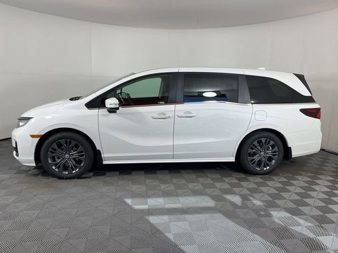 New 2026 Honda Odyssey Touring image 2