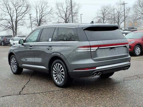 Used 2023 Lincoln Aviator AWD w/ Premium Package image 3