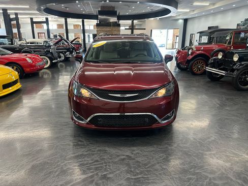 Used 2021 Chrysler Voyager Lxi image 2