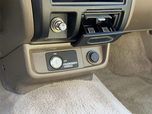 Used 1998 Nissan Frontier XE image 24