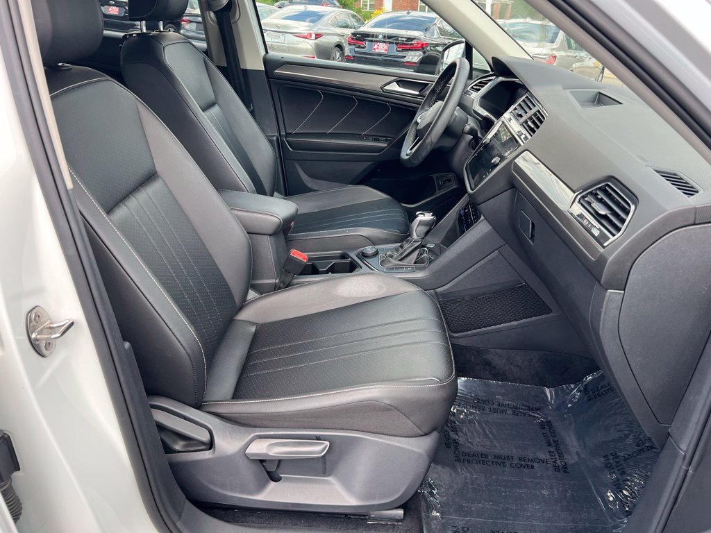 Used 2022 Volkswagen Tiguan SE AWD/4WD image 26