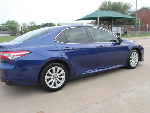 Used 2018 Toyota Camry LE FWD image 10