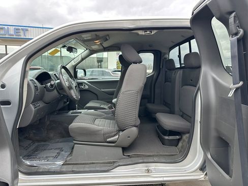Used 2018 Nissan Frontier SV image 8
