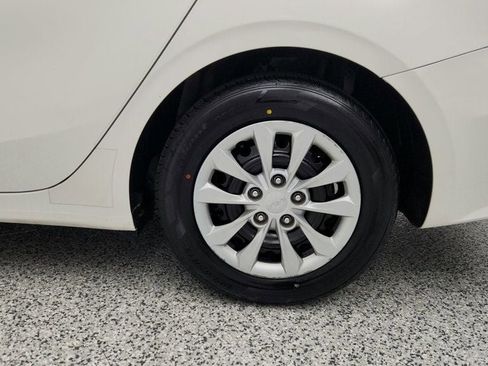 Used 2023 Kia Forte LX image 9