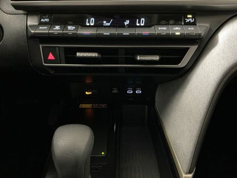 Used 2025 Toyota Camry LE FWD image 11