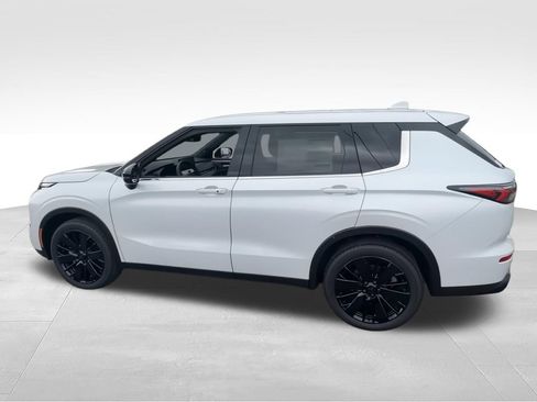 New 2026 Mitsubishi Outlander LE FWD image 5