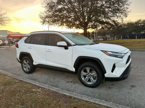 Used 2025 Toyota RAV4 XLE image 7