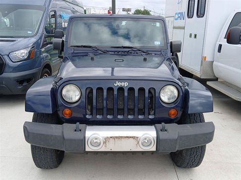 Used 2013 Jeep Wrangler Unlimited Sahara w/ Connectivity Group AWD/4WD image 4
