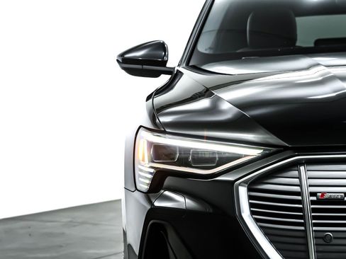 Used 2022 Audi e-tron Premium image 14