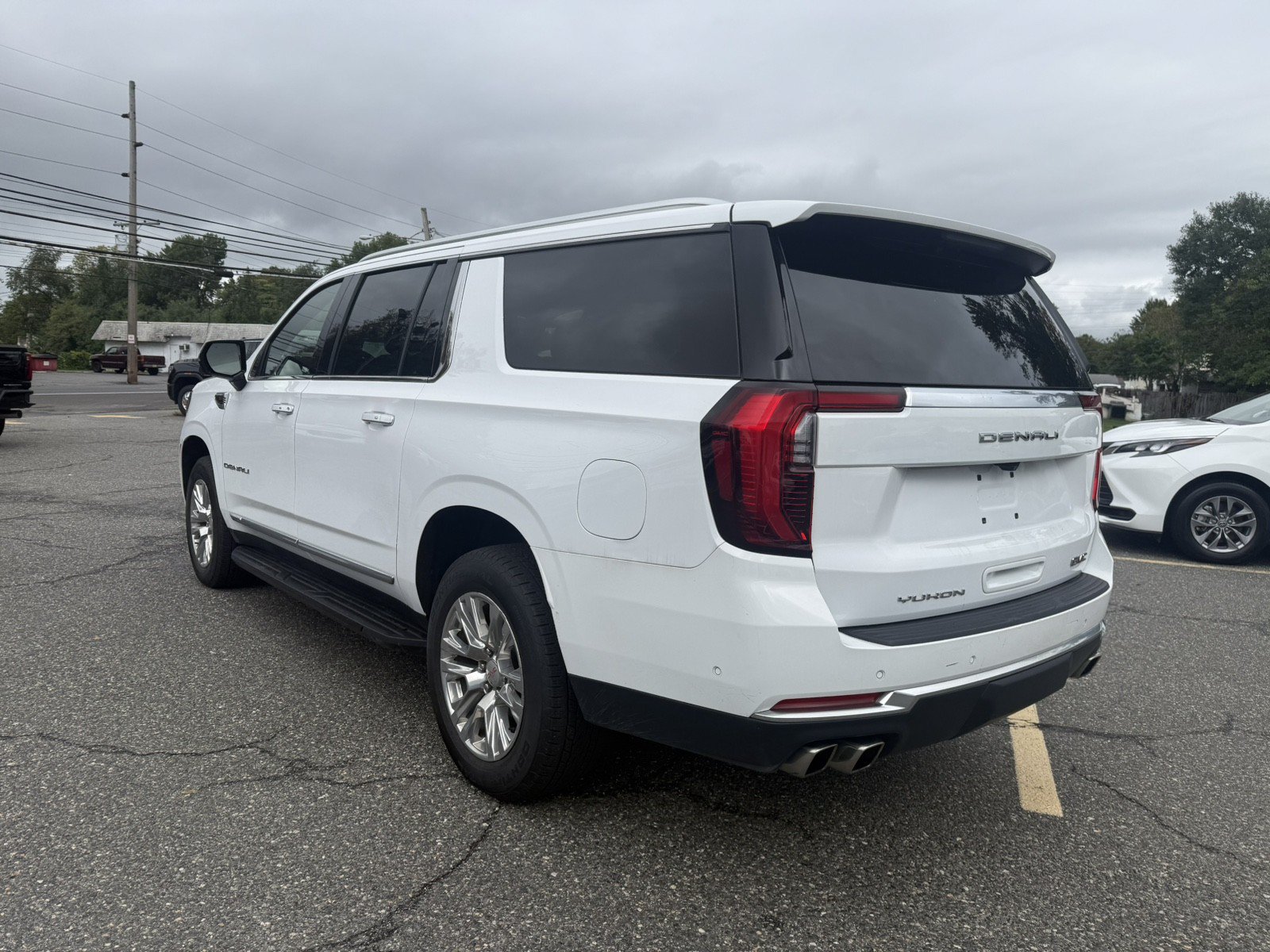 Used 2025 GMC Yukon XL Denali AWD/4WD image 5