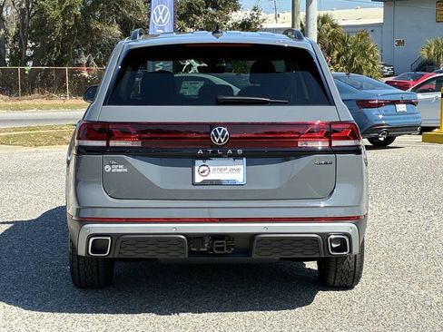 New 2026 Volkswagen Atlas Peak Edition image 6