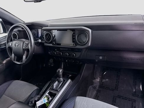 Certified 2021 Toyota Tacoma TRD Off-Road AWD/4WD image 26