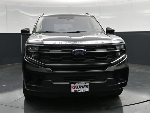 Used 2025 Ford Expedition Max Active AWD/4WD image 4