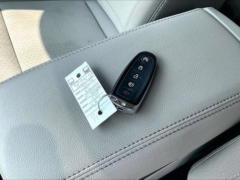 Used 2019 Ford Escape SE FWD image 34