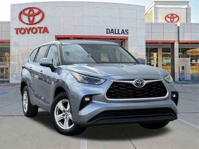 Used 2023 Toyota Highlander LE FWD image 1