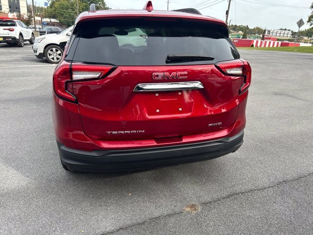 Used 2024 GMC Terrain SLE w/ Driver Convenience Package AWD/4WD image 4