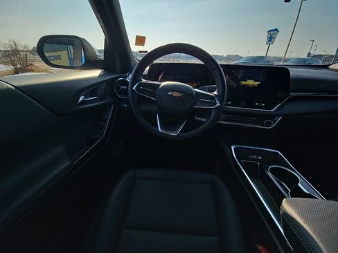 Used 2025 Chevrolet Equinox LT w/ Convenience Package II image 21