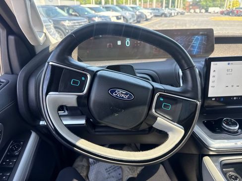 Used 2025 Ford Expedition Platinum w/ Driver's Package AWD/4WD image 43