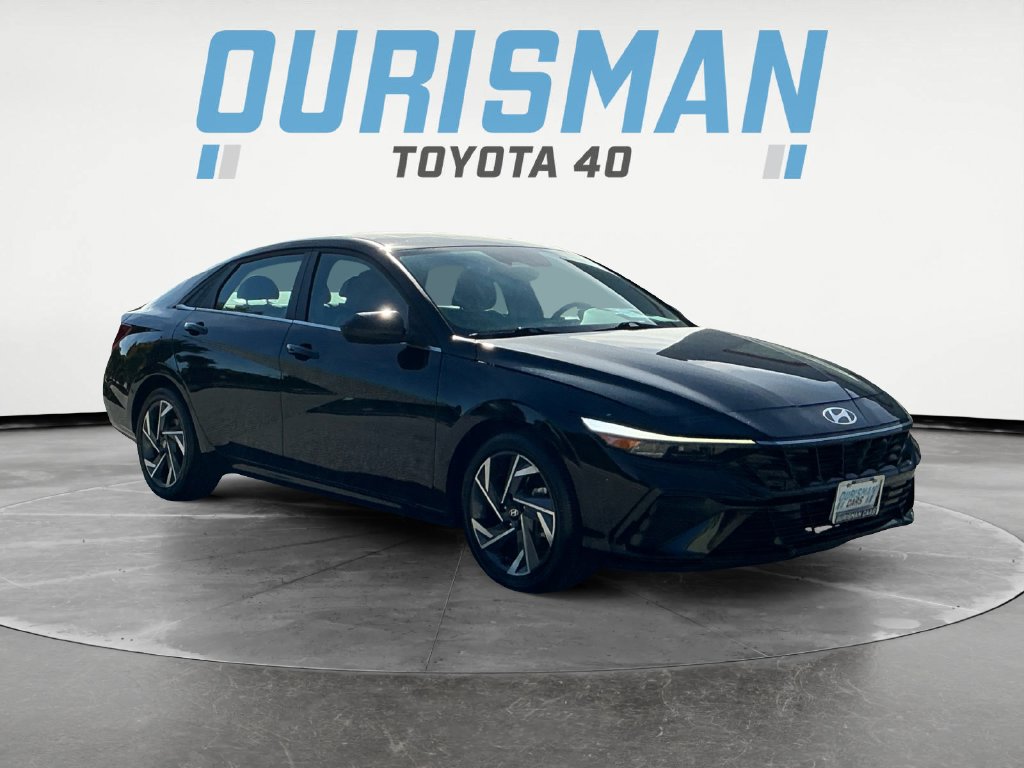 Used 2025 Hyundai Elantra SEL FWD image 1