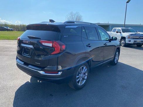 Used 2024 GMC Terrain SLT AWD/4WD image 10