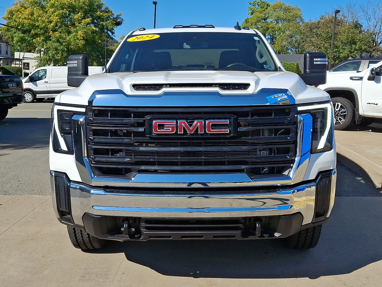Used 2024 GMC Sierra 3500 Pro AWD/4WD image 2